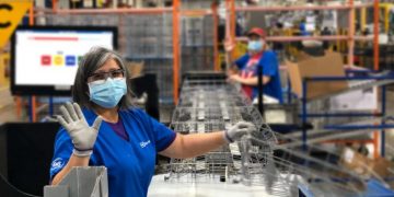 Tornano le mascherine Ffp2 al lavoro e lo smartworking per i fragili