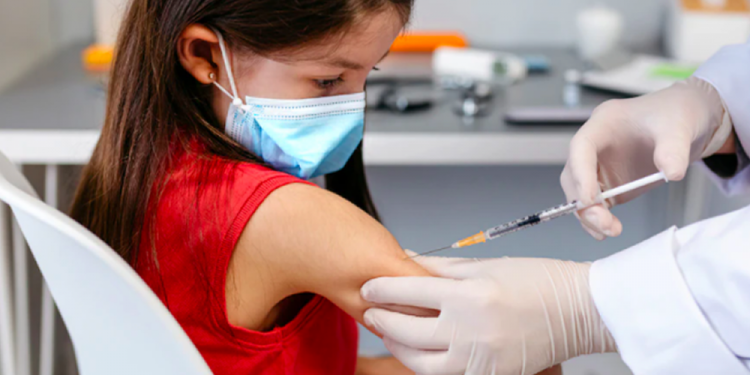 Vaccini anti-Covid, l’Aifa nasconde i dati sugli effetti avversi