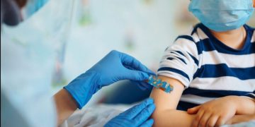 Vaccino anti-Covid, studio Iss sui bambini: protegge molto meno di quanto si pensasse