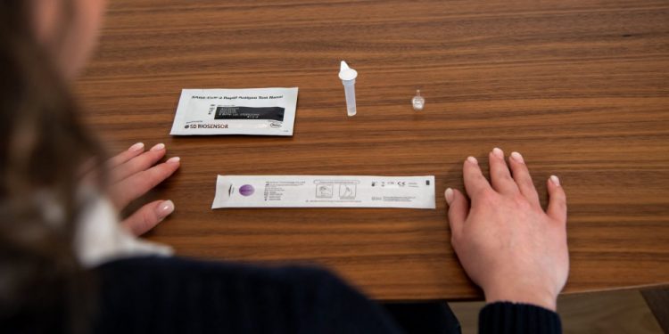 Fine Covid mai, Speranza non molla: quarantena ridotta ma non abolita