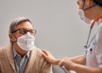 Niente più mascherina negli ospedali, ma resta l’obbligo vaccinale per i sanitari