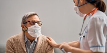Niente più mascherina negli ospedali, ma resta l’obbligo vaccinale per i sanitari