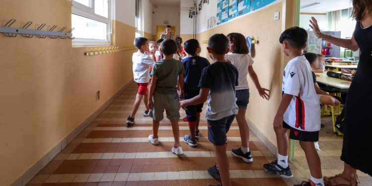 Si torna a scuola: addio a mascherine e Dad, rischio termosifoni spenti