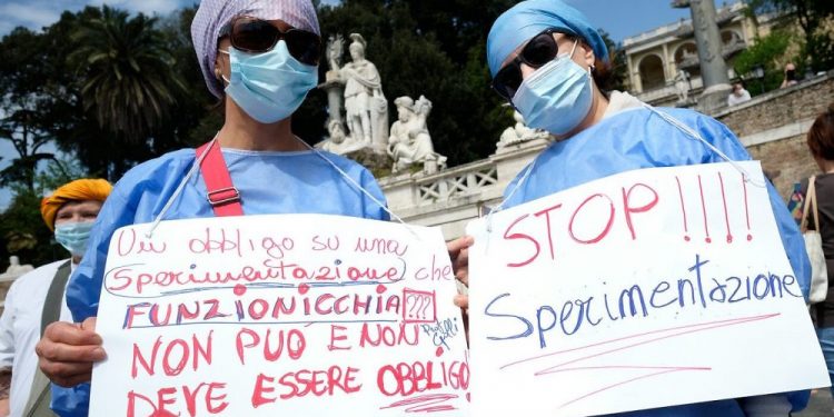 La sostituzione silenziosa dei sanitari italiani