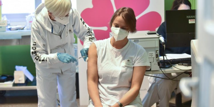 Addio a Speranza, ora via Green pass e obbligo vaccinale