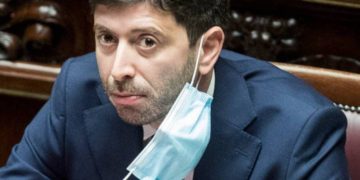 Speranza tenta la retromarcia sulla circolare con le nuove restrizioni