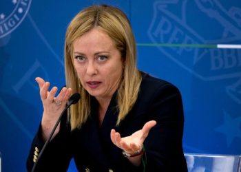 Svolta del governo Meloni sull’obbligo vaccinale, ma non sulle mascherine