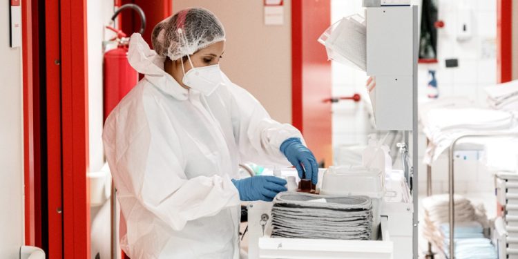 Ancora discriminazioni per i sanitari non vaccinati