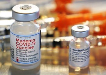 Con due anni di ritardo Pfizer e Moderna verificano i rischi del vaccino anti- Covid