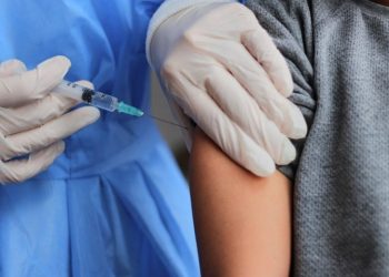 Miocarditi e vaccini anti-Covid: rischio 150 volte maggiore del previsto