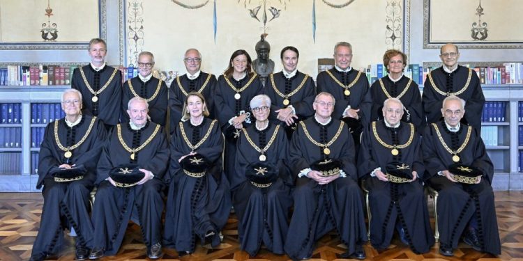 Chi sono davvero i giudici della Consulta che hanno “benedetto” l’obbligo vaccinale