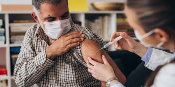 Dati Iss, il Covid uccide in misura maggiore i vaccinati