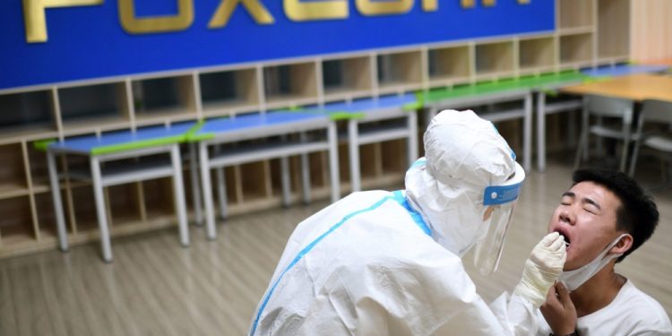 L’Italia imporrà tamponi obbligatori a chi arriva dalla Cina