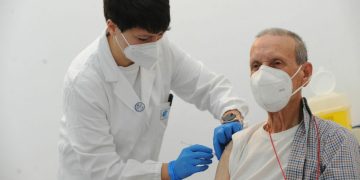«Più ci si vaccina, più ci si contagia»: la verità che emerge da uno studio americano