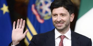 Si chiude l’era Speranza: il governo Meloni cancella Green pass e tampone d’uscita