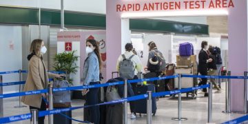 Tamponi per chi arriva dalla Cina, più populismo che prevenzione