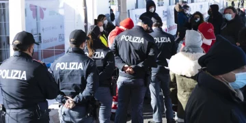 «Diecimila agenti malati post vaccino»: la denuncia delle forze dell’ordine