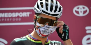 Mascherine al giro d’Italia e dad per maltempo: tornano le misure dell’emergenza Covid