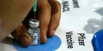 I danni al cervello e al Dna dei vaccini anti-Covid