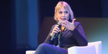 «A che ora vi siete vaccinati?»: l’ultima follia di Viola sui vaccini anti-Covid