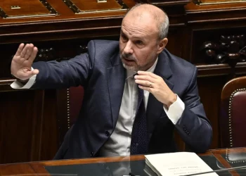 Covid, verso l’addio all’isolamento per i positivi: l’annuncio di Schillaci