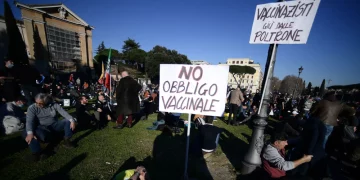 Sentenza annulla multa a un non vaccinato e dichiara illegittimo obbligo vaccinale