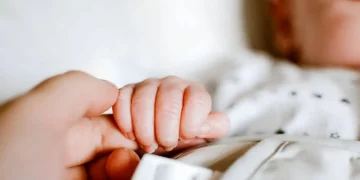 Il caso di Indi Gregory, come funziona il fine vita in Italia