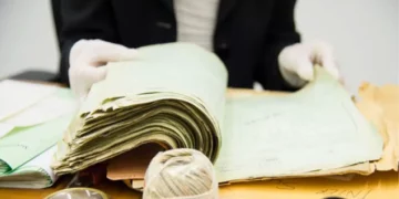Esame di documenti rinvenuti nei depositi