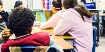 «Un tetto agli alunni stranieri in classe». Ma la legge esiste già